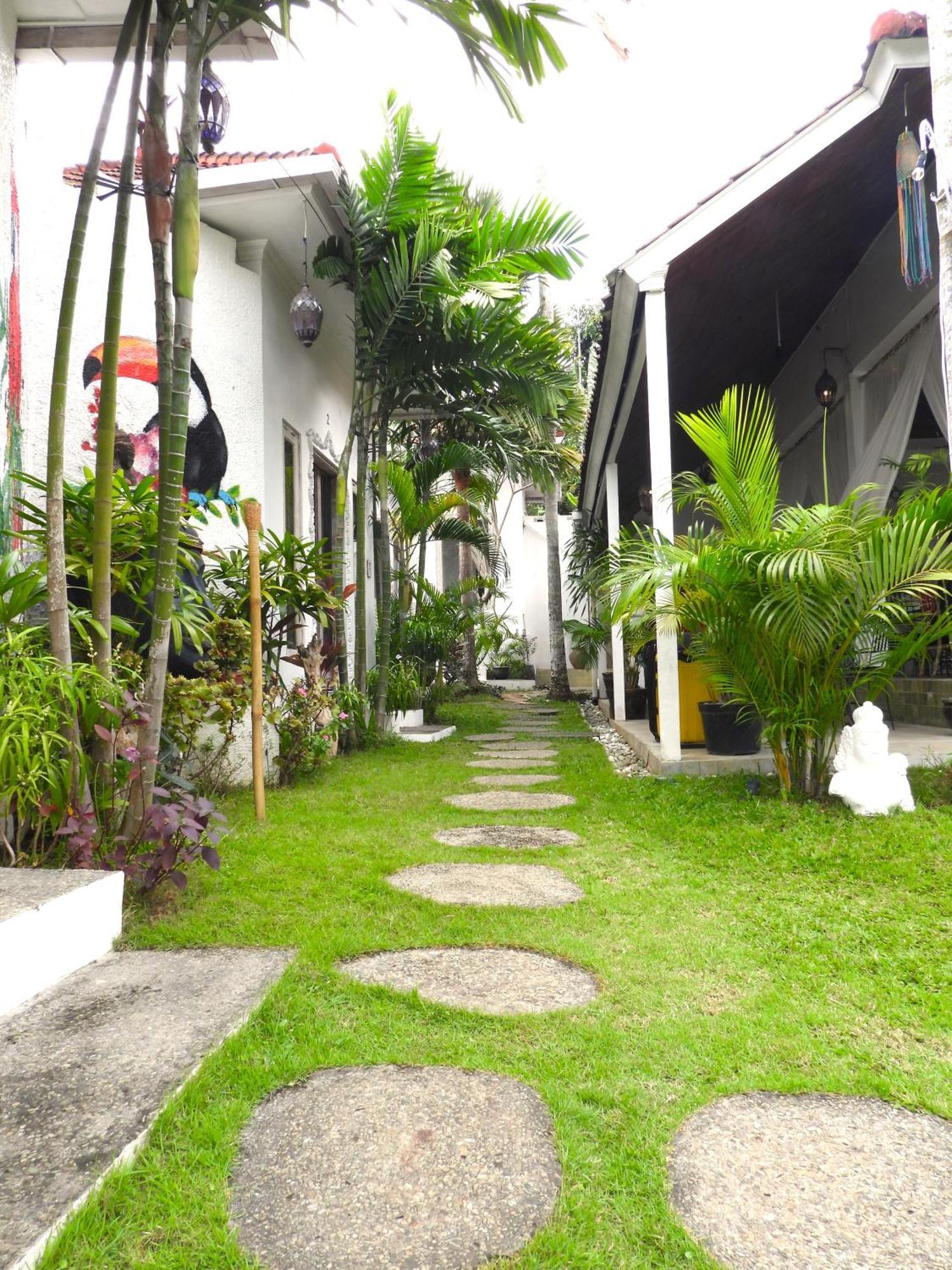 Surga Homestay Jimbaran Exterior foto
